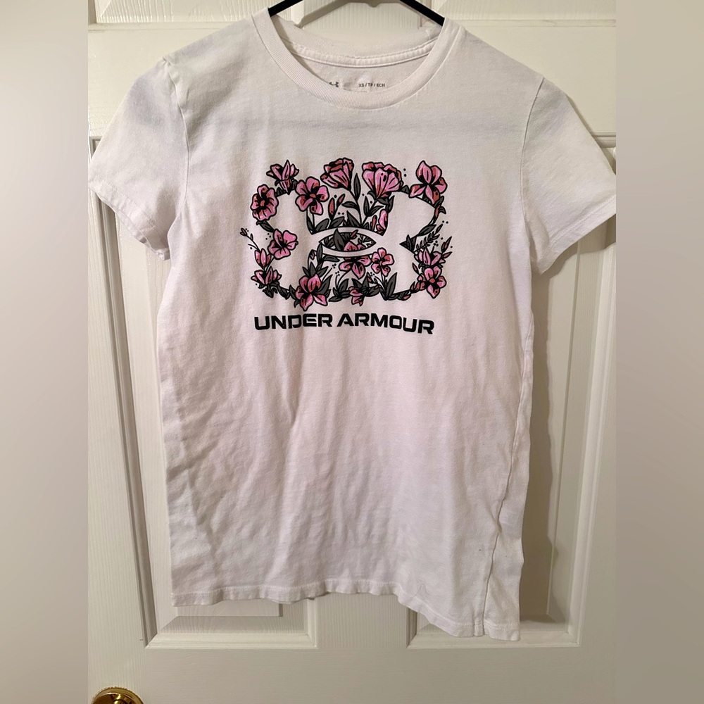 Under Armour Youths T Shirt Size XS EUC